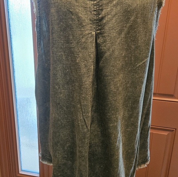 Zenana Outfitters Washed Linen Olive Frayed Hem Top. - Picture 7 of 7
